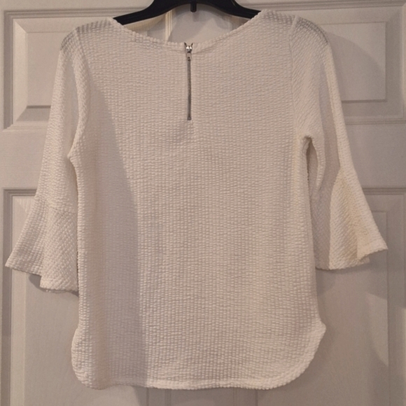 💥SALE💥Green Envelope, Small, Waffle Texture White Bell Sleeve Top - Picture 4 of 6